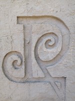 R