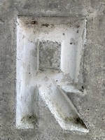 R